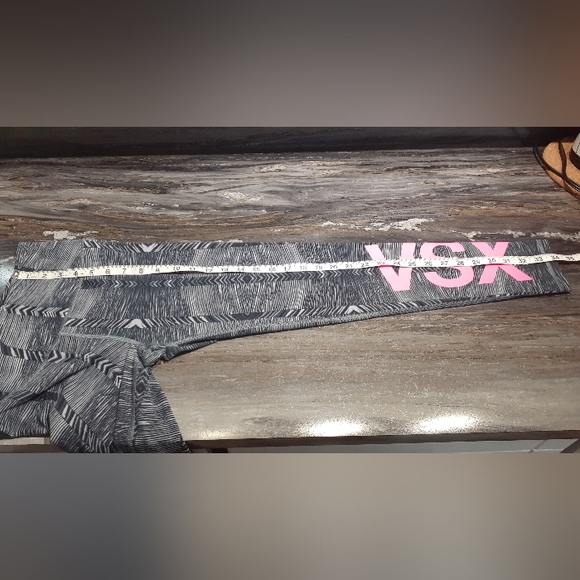 Black & grey patterned Victoria's Secret leggings - size small short - Picture 7 of 7